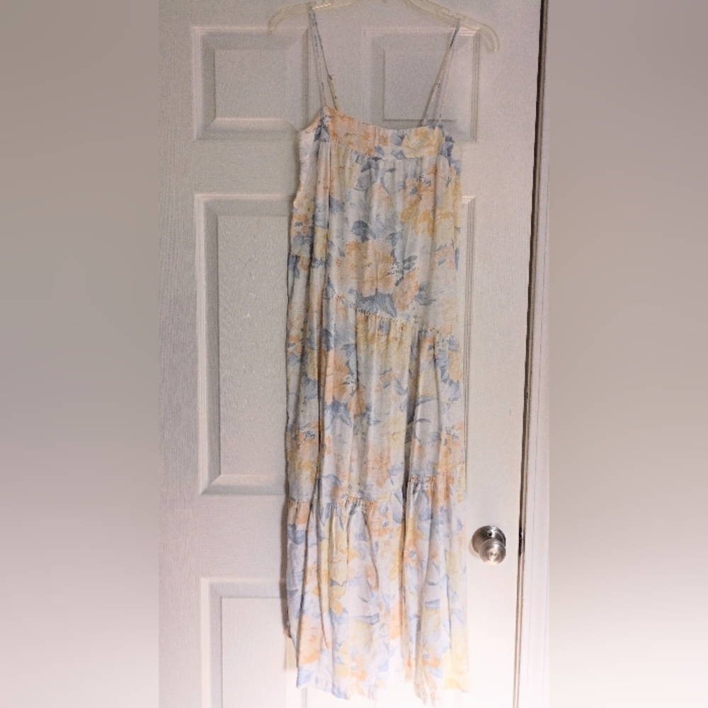 Abercrombie & Fitch Floral Maxi Dress in Cream, Yellow & Blue - Picture 4 of 12